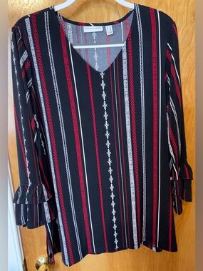 Susan Graver black/red printed liquid knit flounce 3/4 sleeve v-neck top Size 1X